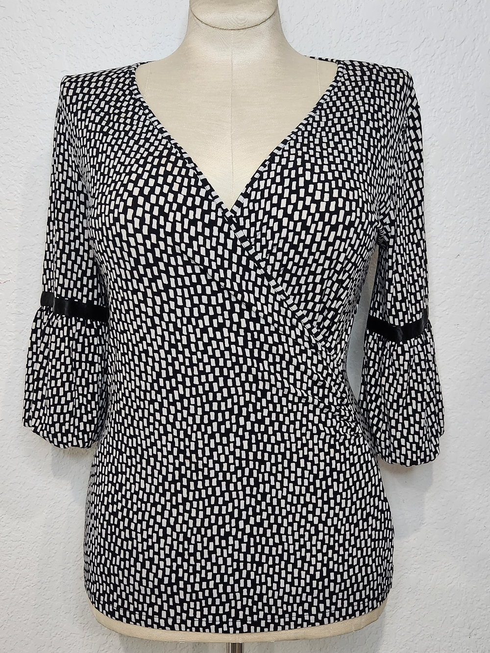 Nine West Black and White Wrap-Style Long Sleeve Dress Top